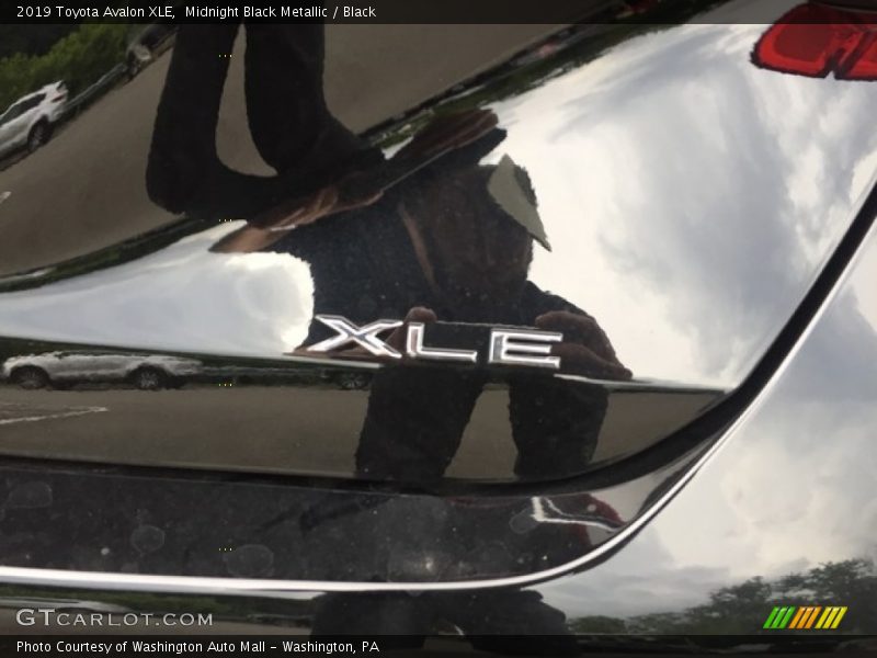 Midnight Black Metallic / Black 2019 Toyota Avalon XLE