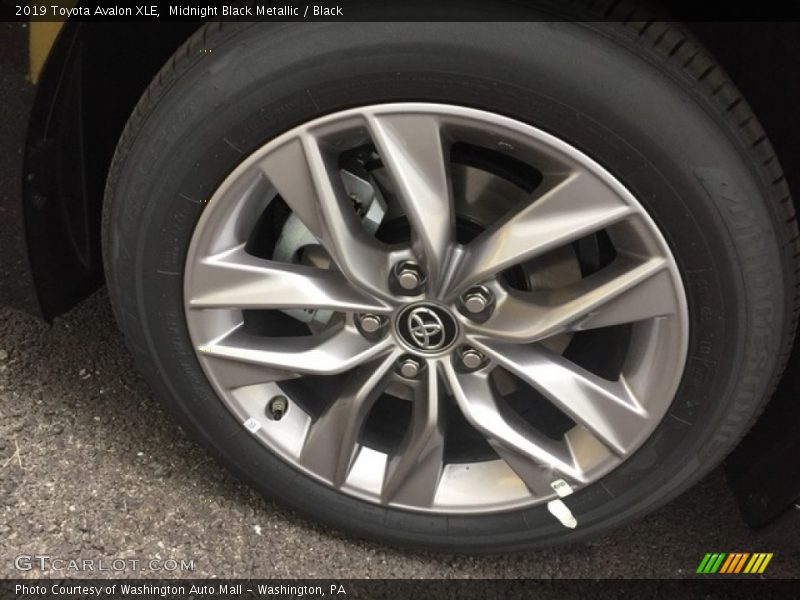 Midnight Black Metallic / Black 2019 Toyota Avalon XLE