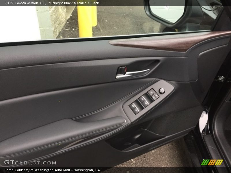 Midnight Black Metallic / Black 2019 Toyota Avalon XLE