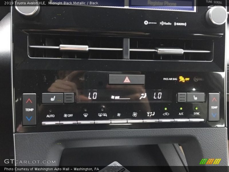 Midnight Black Metallic / Black 2019 Toyota Avalon XLE