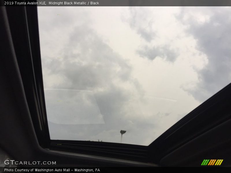 Midnight Black Metallic / Black 2019 Toyota Avalon XLE