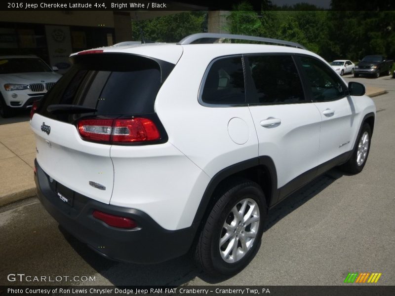 Bright White / Black 2016 Jeep Cherokee Latitude 4x4