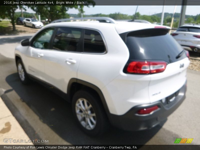Bright White / Black 2016 Jeep Cherokee Latitude 4x4