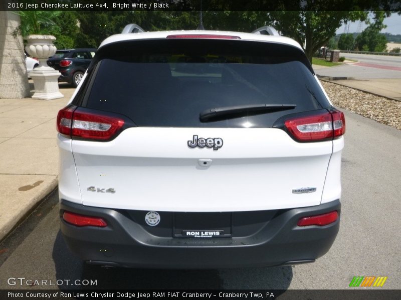 Bright White / Black 2016 Jeep Cherokee Latitude 4x4