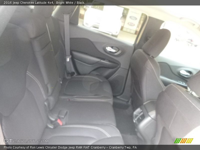 Bright White / Black 2016 Jeep Cherokee Latitude 4x4