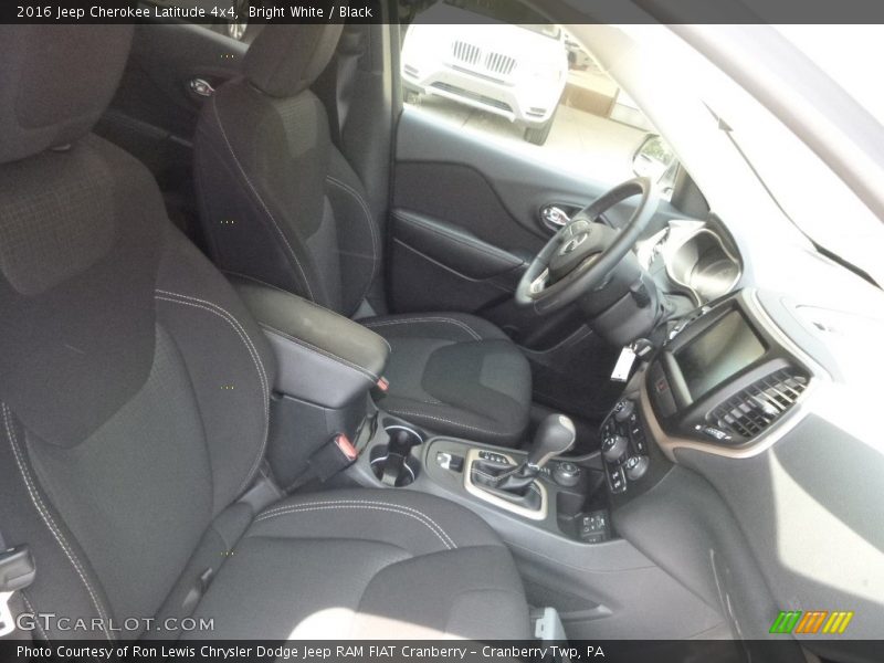 Bright White / Black 2016 Jeep Cherokee Latitude 4x4