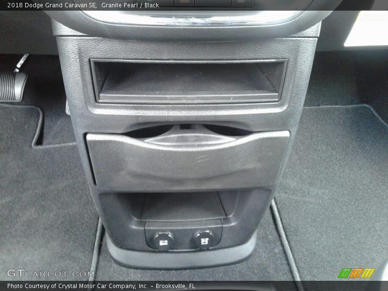 Granite Pearl / Black 2018 Dodge Grand Caravan SE