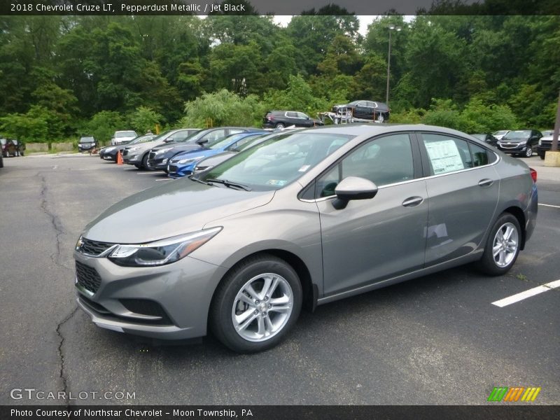 Pepperdust Metallic / Jet Black 2018 Chevrolet Cruze LT
