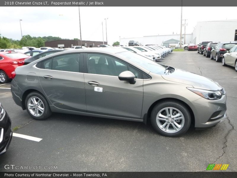 Pepperdust Metallic / Jet Black 2018 Chevrolet Cruze LT
