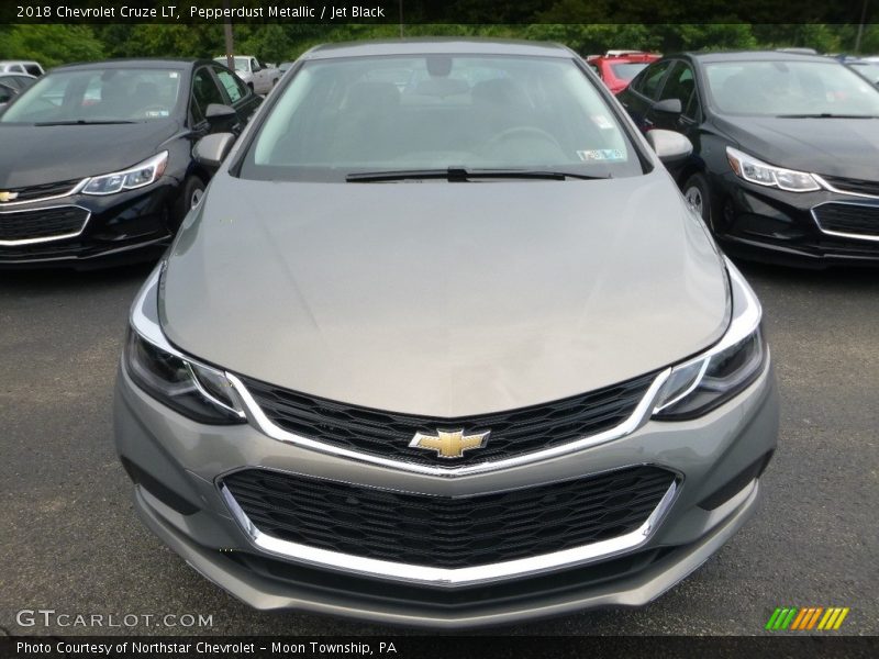 Pepperdust Metallic / Jet Black 2018 Chevrolet Cruze LT