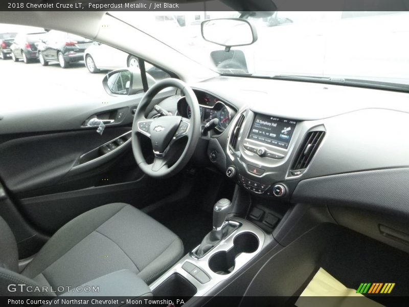 Pepperdust Metallic / Jet Black 2018 Chevrolet Cruze LT