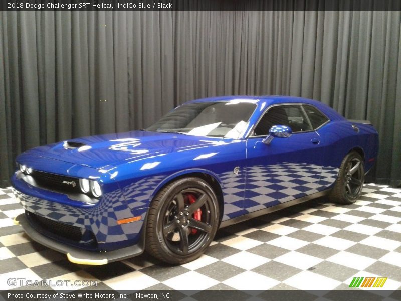 Front 3/4 View of 2018 Challenger SRT Hellcat