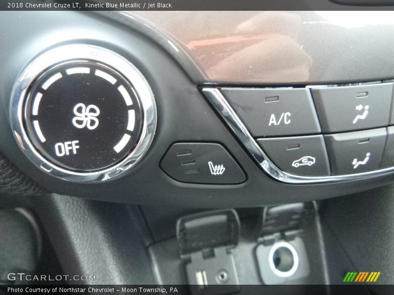 Kinetic Blue Metallic / Jet Black 2018 Chevrolet Cruze LT