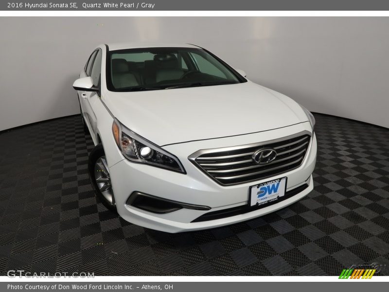 Quartz White Pearl / Gray 2016 Hyundai Sonata SE