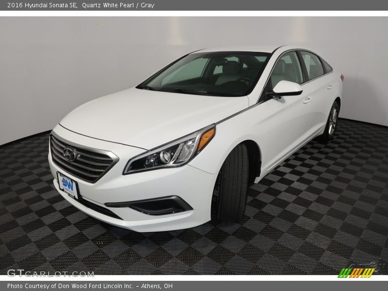 Quartz White Pearl / Gray 2016 Hyundai Sonata SE