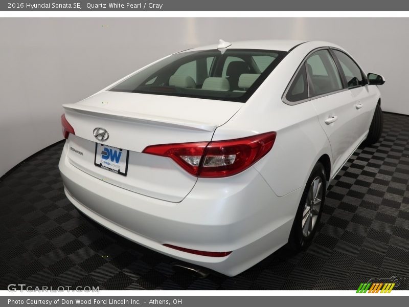 Quartz White Pearl / Gray 2016 Hyundai Sonata SE