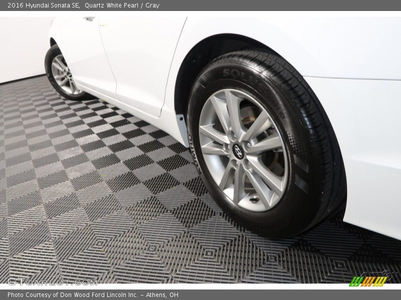 Quartz White Pearl / Gray 2016 Hyundai Sonata SE
