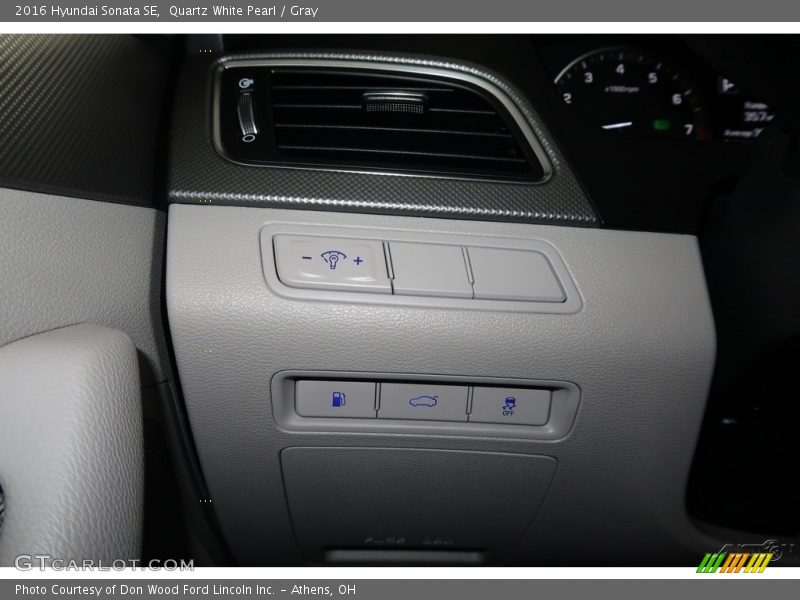 Quartz White Pearl / Gray 2016 Hyundai Sonata SE