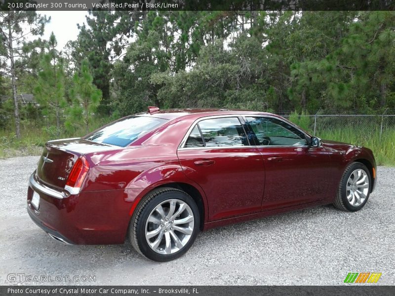 Velvet Red Pearl / Black/Linen 2018 Chrysler 300 Touring