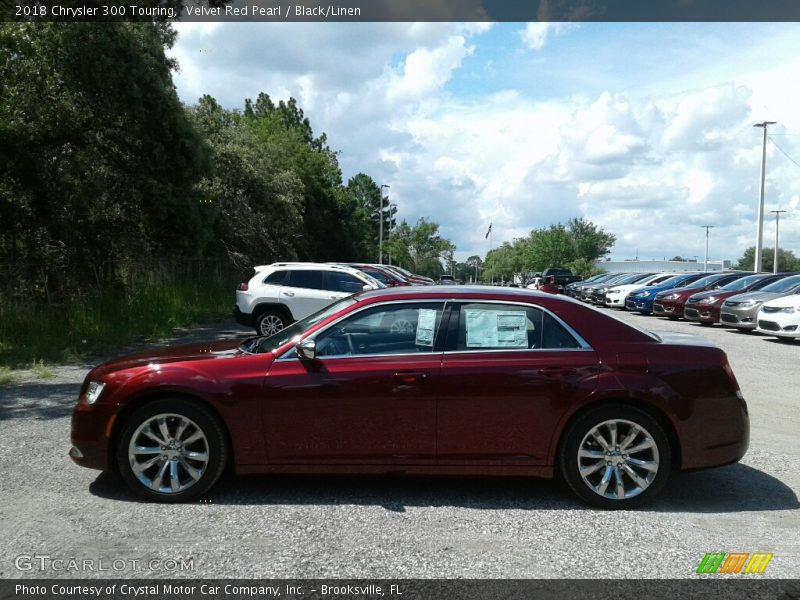 Velvet Red Pearl / Black/Linen 2018 Chrysler 300 Touring