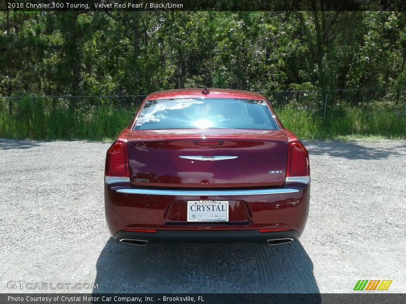 Velvet Red Pearl / Black/Linen 2018 Chrysler 300 Touring