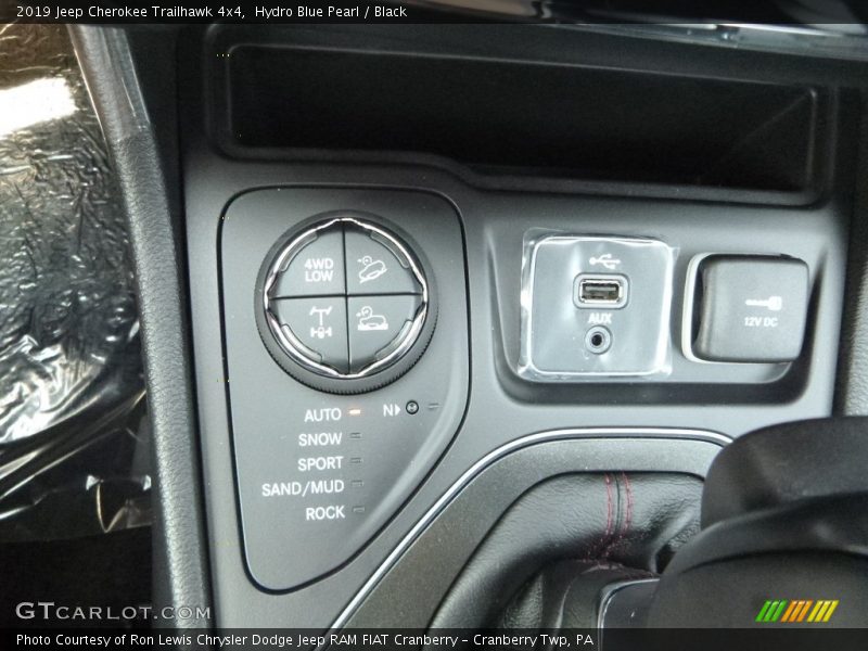 Hydro Blue Pearl / Black 2019 Jeep Cherokee Trailhawk 4x4