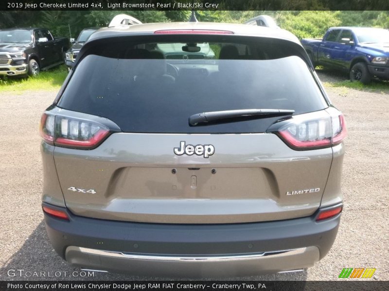 Light Brownstone Pearl / Black/Ski Grey 2019 Jeep Cherokee Limited 4x4