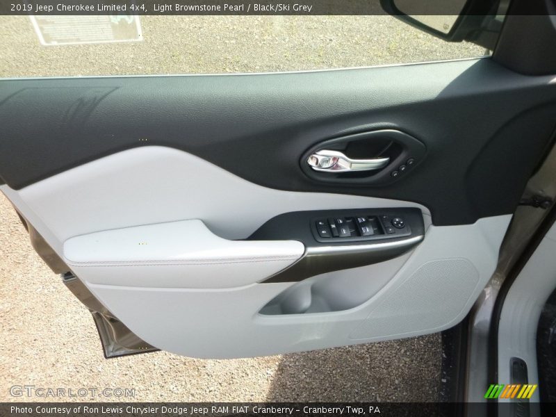 Light Brownstone Pearl / Black/Ski Grey 2019 Jeep Cherokee Limited 4x4