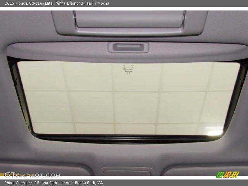 White Diamond Pearl / Mocha 2019 Honda Odyssey Elite
