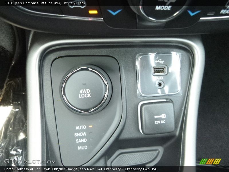 White / Black 2018 Jeep Compass Latitude 4x4