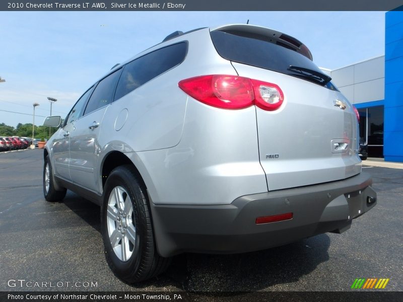 Silver Ice Metallic / Ebony 2010 Chevrolet Traverse LT AWD