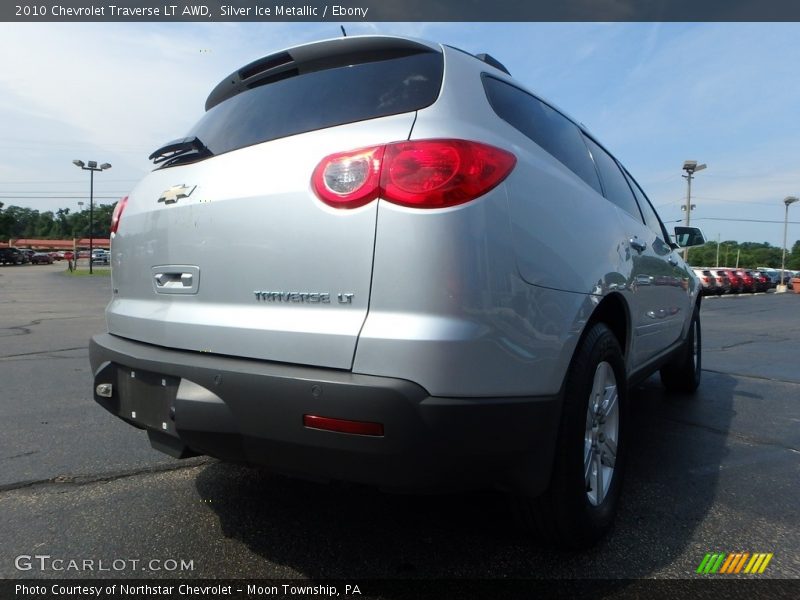 Silver Ice Metallic / Ebony 2010 Chevrolet Traverse LT AWD