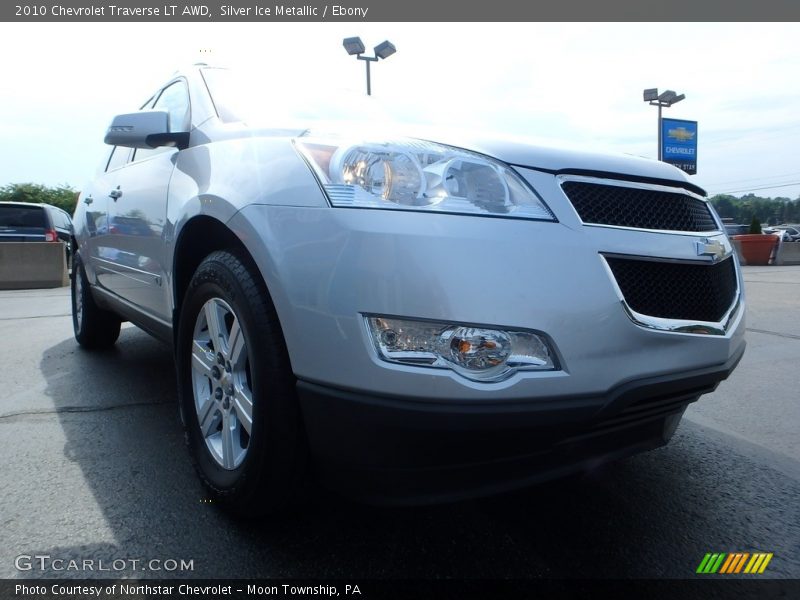 Silver Ice Metallic / Ebony 2010 Chevrolet Traverse LT AWD