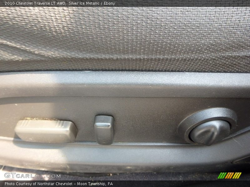 Silver Ice Metallic / Ebony 2010 Chevrolet Traverse LT AWD