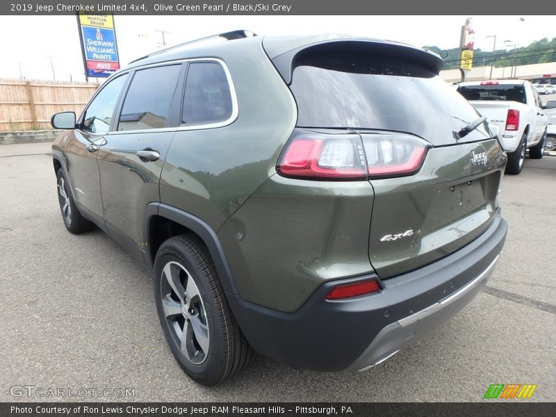 Olive Green Pearl / Black/Ski Grey 2019 Jeep Cherokee Limited 4x4