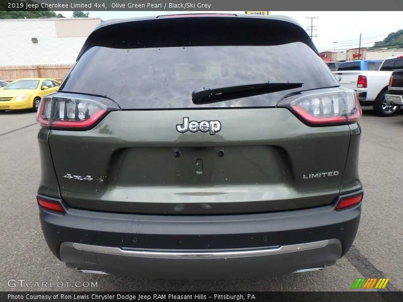 Olive Green Pearl / Black/Ski Grey 2019 Jeep Cherokee Limited 4x4
