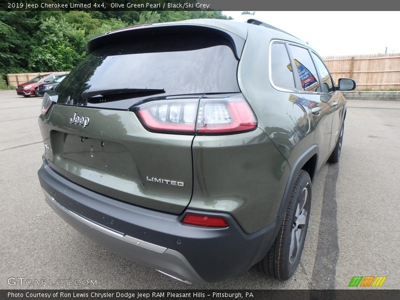 Olive Green Pearl / Black/Ski Grey 2019 Jeep Cherokee Limited 4x4