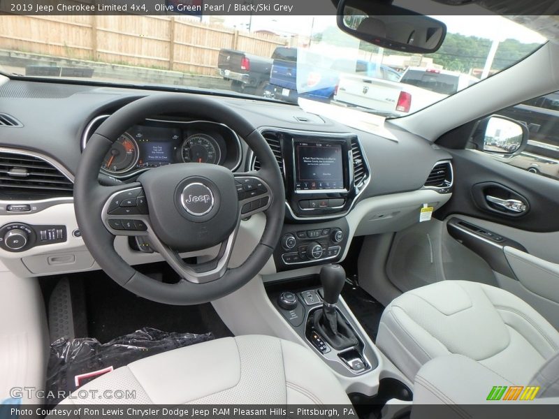 Olive Green Pearl / Black/Ski Grey 2019 Jeep Cherokee Limited 4x4