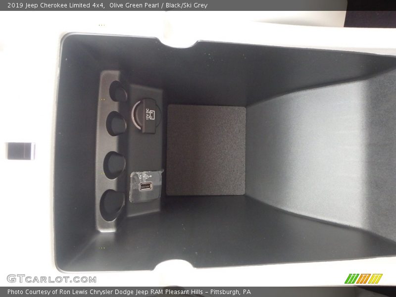 Olive Green Pearl / Black/Ski Grey 2019 Jeep Cherokee Limited 4x4