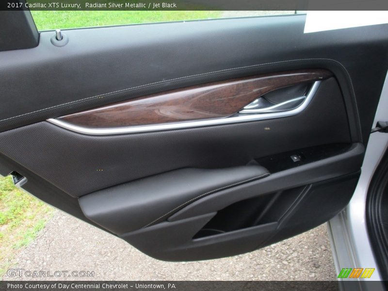 Radiant Silver Metallic / Jet Black 2017 Cadillac XTS Luxury