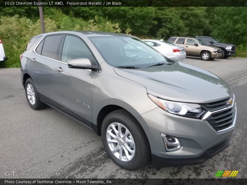 Front 3/4 View of 2019 Equinox LT AWD