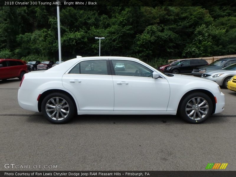Bright White / Black 2018 Chrysler 300 Touring AWD