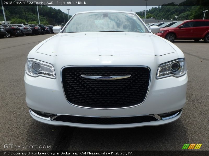 Bright White / Black 2018 Chrysler 300 Touring AWD