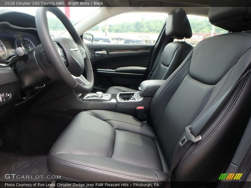 Bright White / Black 2018 Chrysler 300 Touring AWD