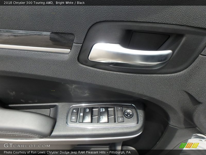 Bright White / Black 2018 Chrysler 300 Touring AWD