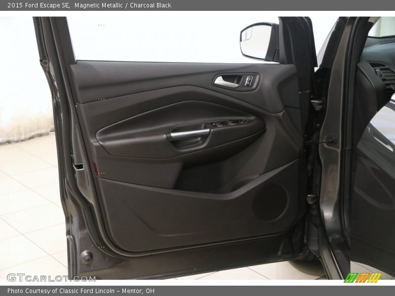 Magnetic Metallic / Charcoal Black 2015 Ford Escape SE
