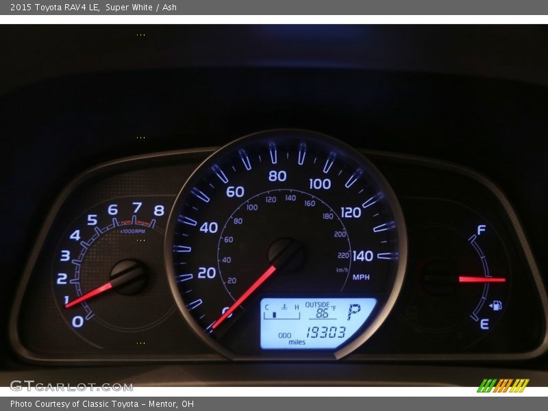 Super White / Ash 2015 Toyota RAV4 LE
