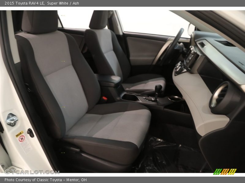 Super White / Ash 2015 Toyota RAV4 LE