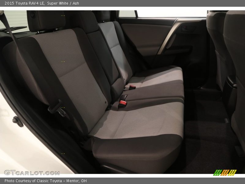 Super White / Ash 2015 Toyota RAV4 LE