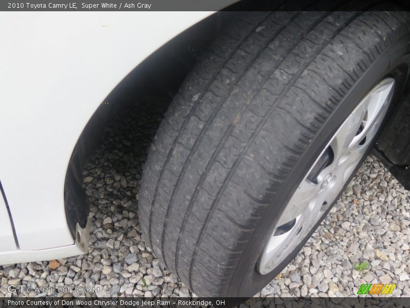 Super White / Ash Gray 2010 Toyota Camry LE